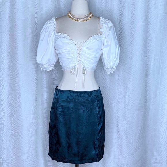 White Front Cross Lacing Square Collar Crop Top - Picture 4 of 8